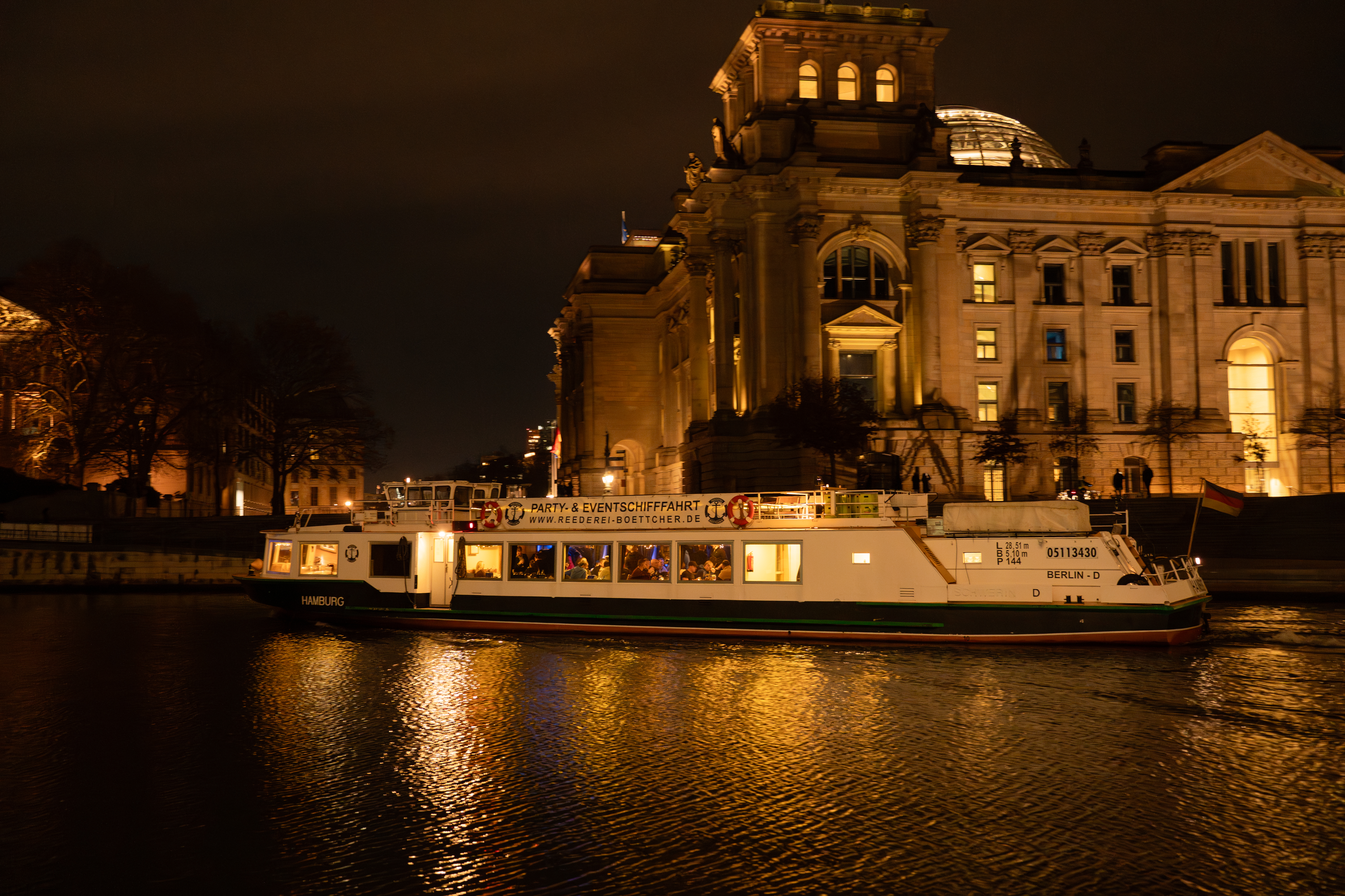 Abendfahrt mit der MS Hamburg durch die Berliner Innenstadt