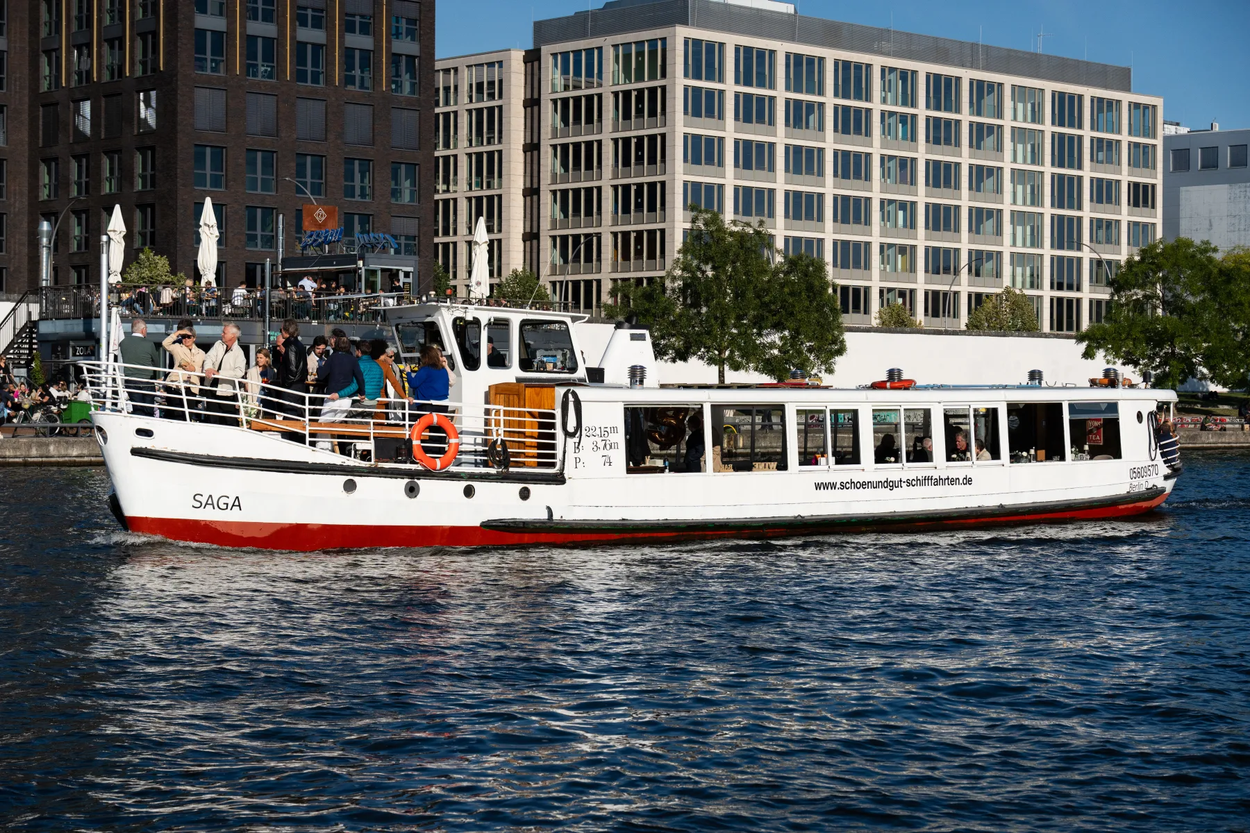 MS Saga – Eventschiff der Reederei Böttcher mit hellem Salon in Berlin