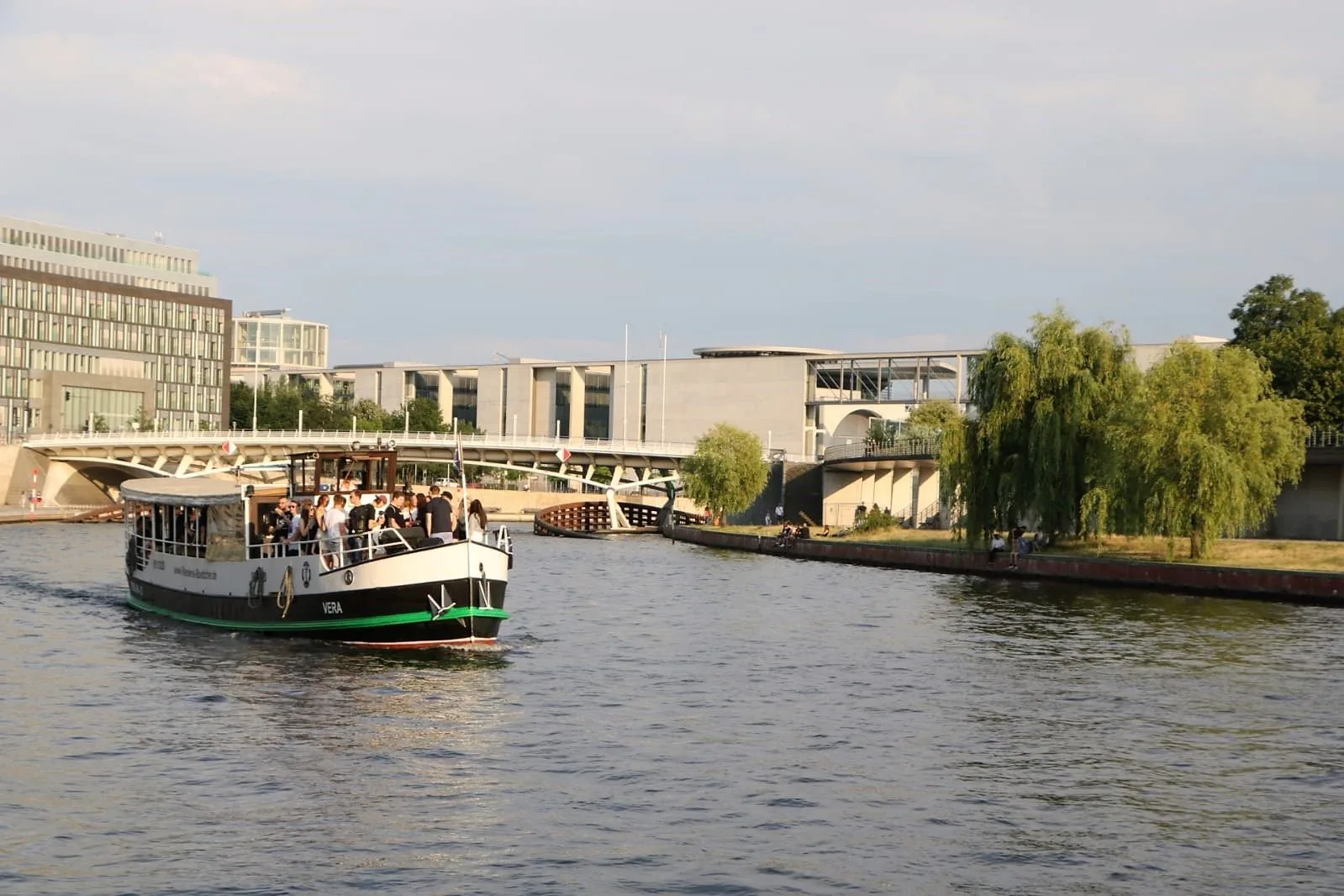MS Vera auf der Spree – Eventschiff für mittelgroße Geburtstagsfeiern