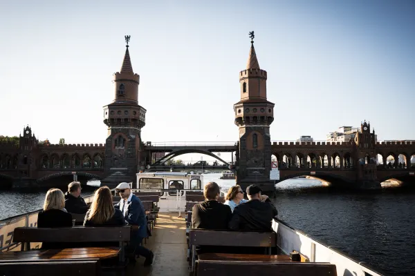 Oberdeck der MS Hamburg mit Außenbar