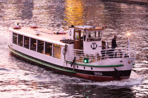 MS Saga im Abendlicht