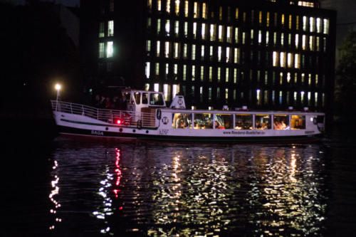 MS Saga bei Nacht 